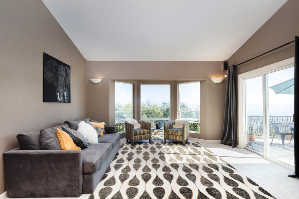 Guide to Selecting the Perfect Living Room Rug