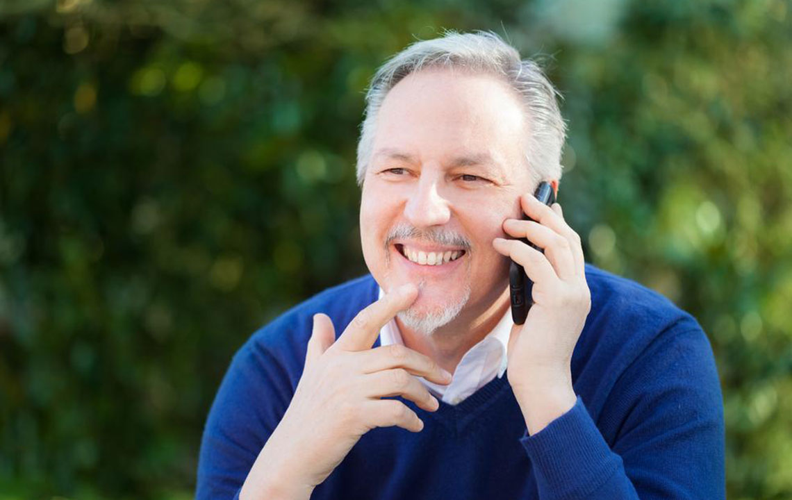Perfect Senior-Friendly Cell Phones: Thoughtful Gift Ideas for Elderly Loved Ones