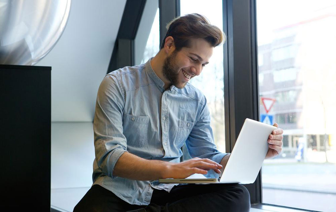 Advantages of Choosing a 2-in-1 Laptop Device