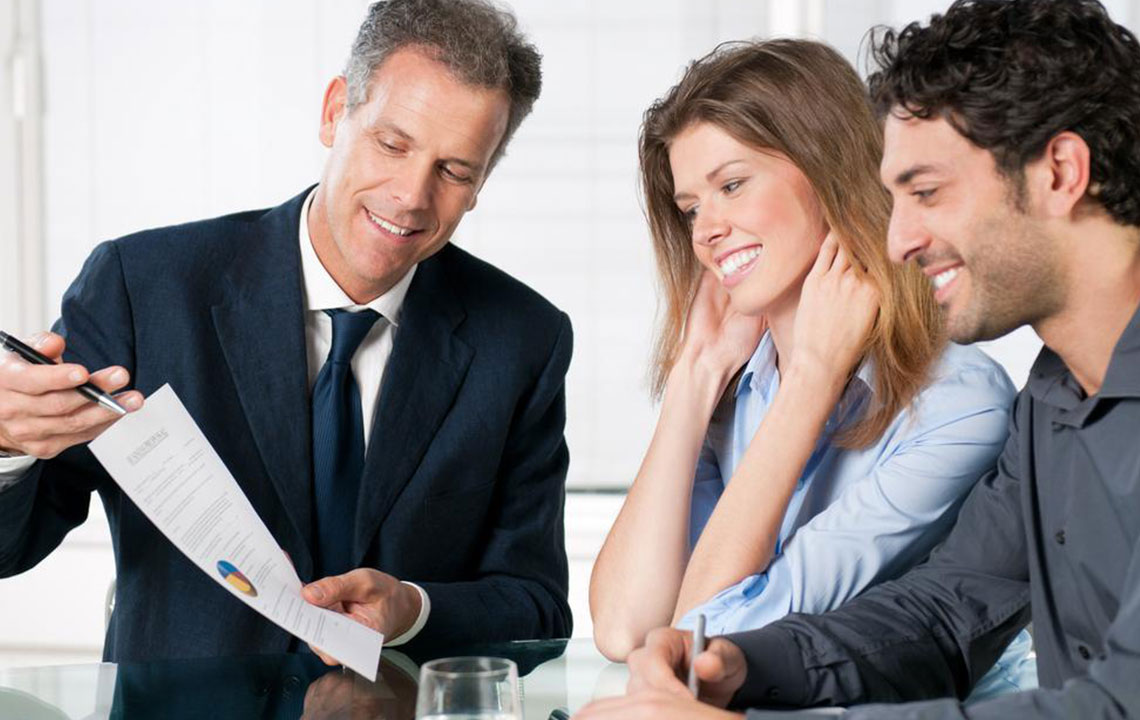 Advantages and Disadvantages of Traditional Bank Accounts