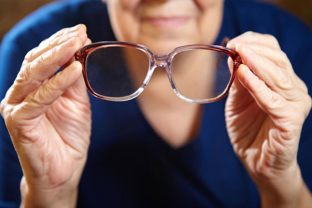 Expert Tips for Buying Eyeglasses Online with Confidence
