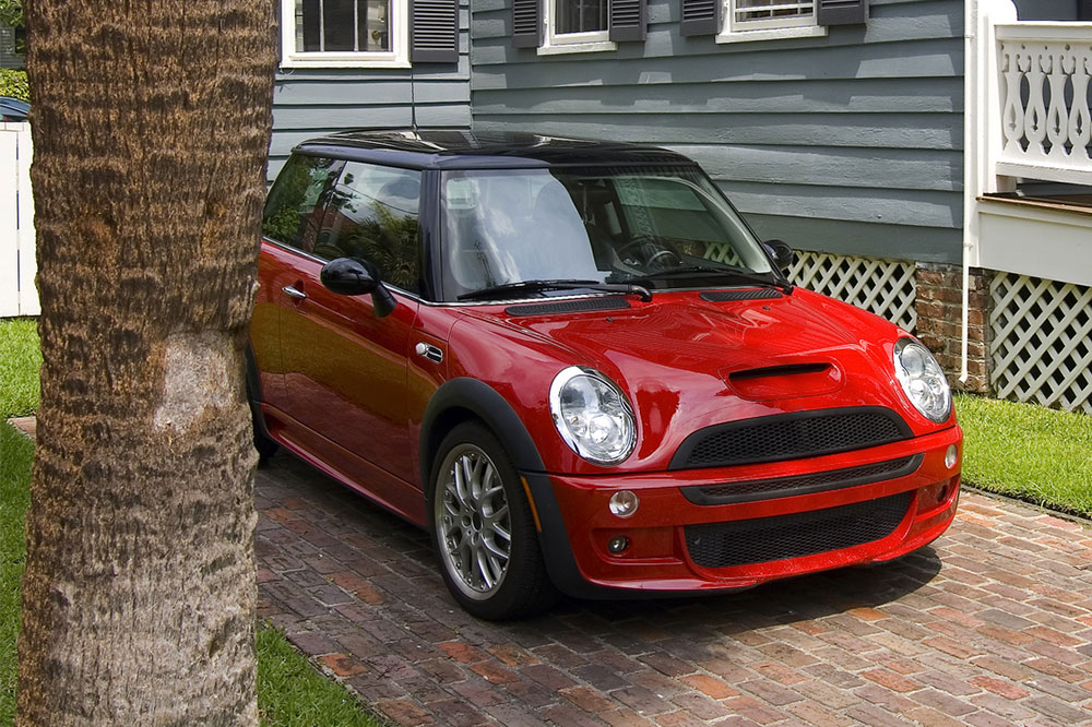 Discover the Top 4 Features of the Compact Mini Roadster