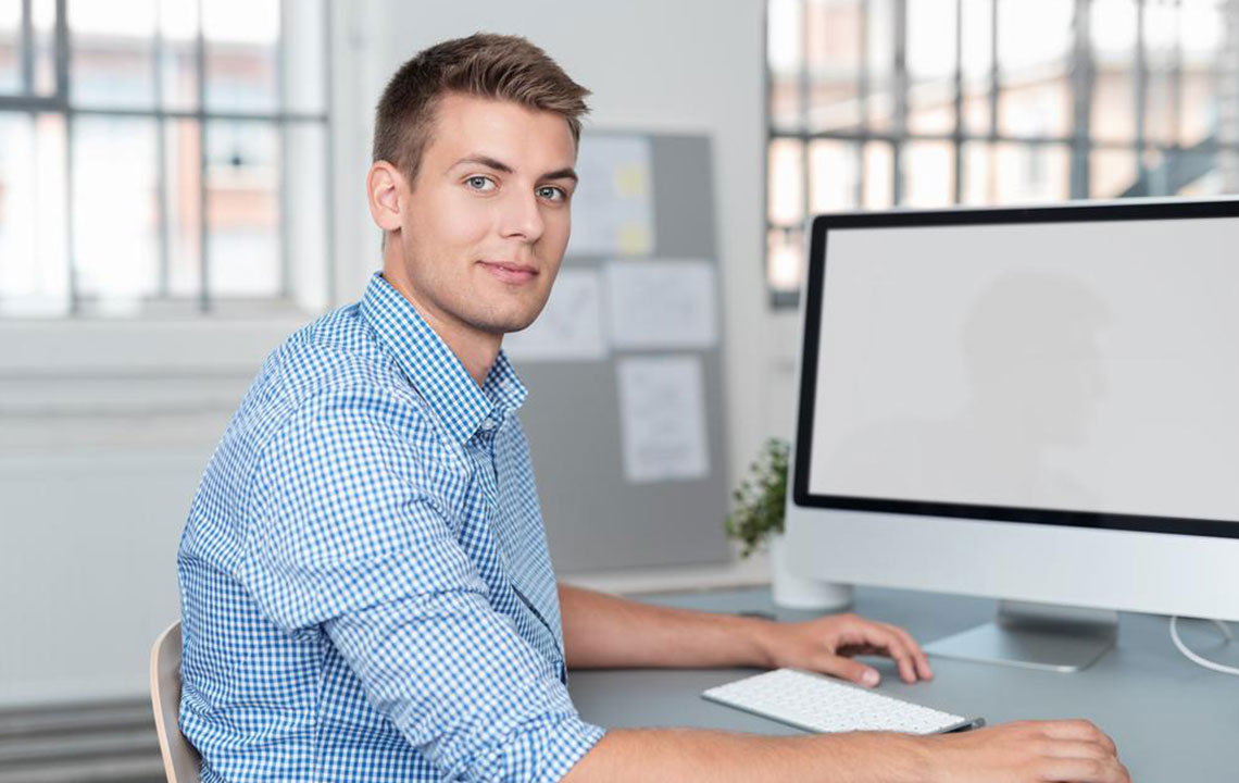 Choosing Between Laptops, Tablets, and Desktop Computers: A Comprehensive Guide