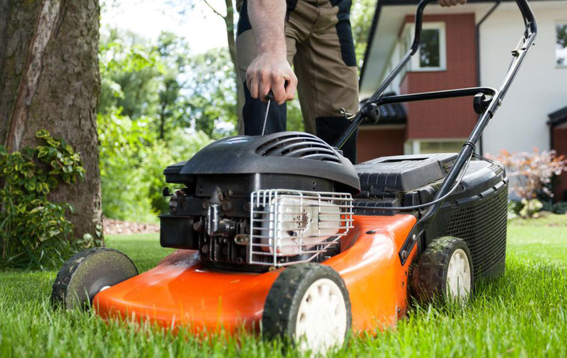 Simple Guide: 4 Easy Ways to Service Your Lawn Mower